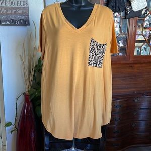 Short sleeve pocket tee